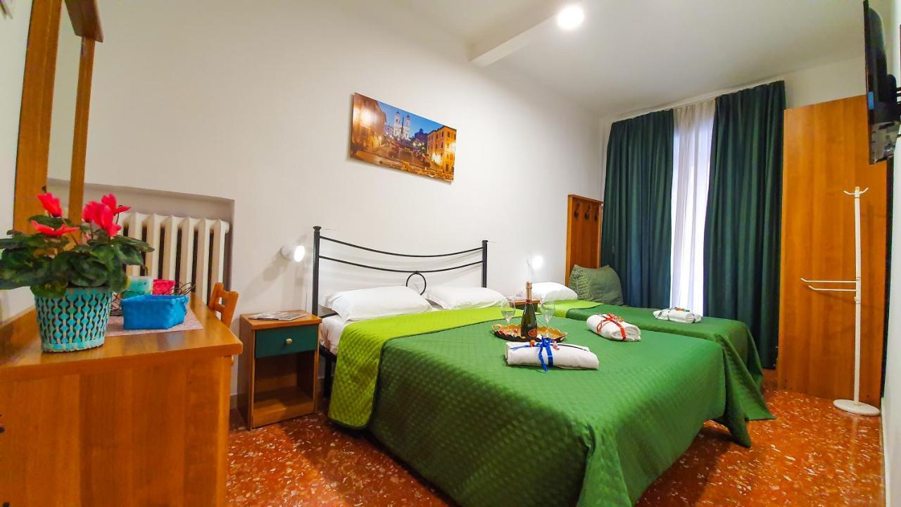 Hotel A Casa Simpatia - A Richiesta Parcheggio Gratuito ! Rom Exterior foto